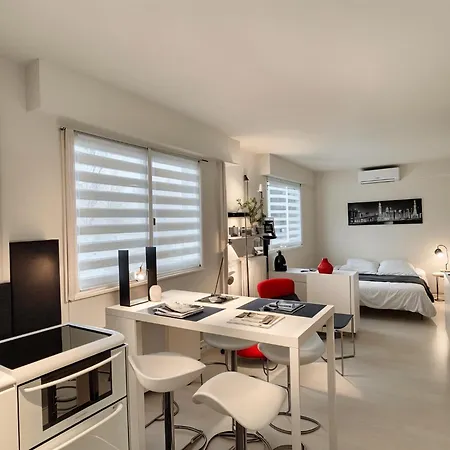 Frgk Fr - Surcouf 'palm ' アパート *