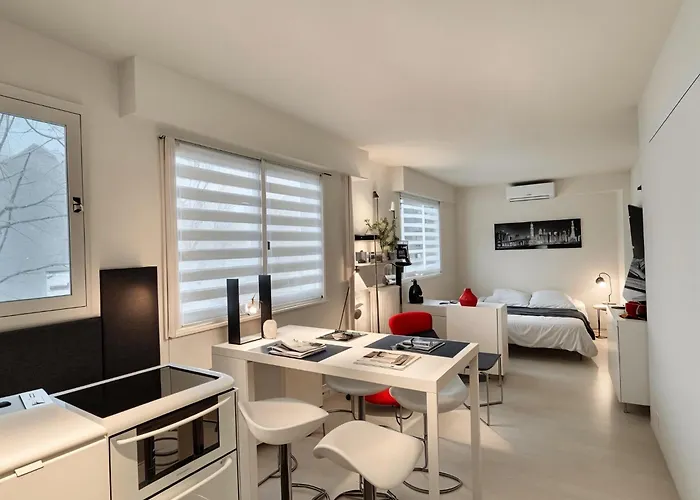 Frgk Fr - Surcouf 'palm ' アパート *